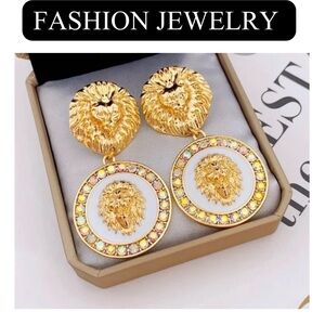 6FJ: Vintage Style White & Golden Lion Head Drop Dangle Zinc Alloy Earrings,NIP